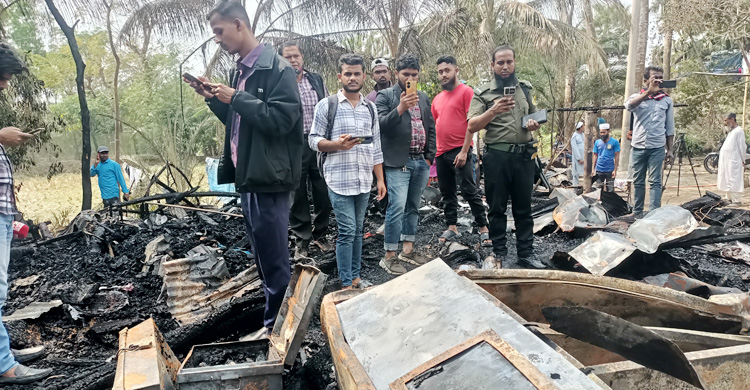 কাফির পুড়ে যাওয়া বাড়ি পরিদর্শনে জেলা প্রশাসন, ক্ষতিপূরণের আশ্বাস