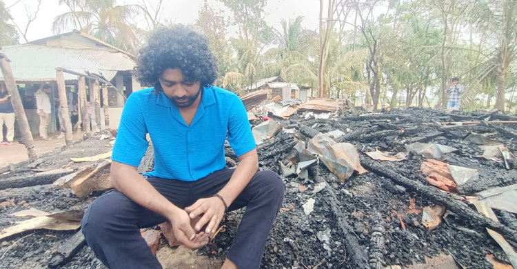 কাফির পুড়ে যাওয়া বাড়ি পরিদর্শনে জেলা প্রশাসন, ক্ষতিপূরণের আশ্বাস