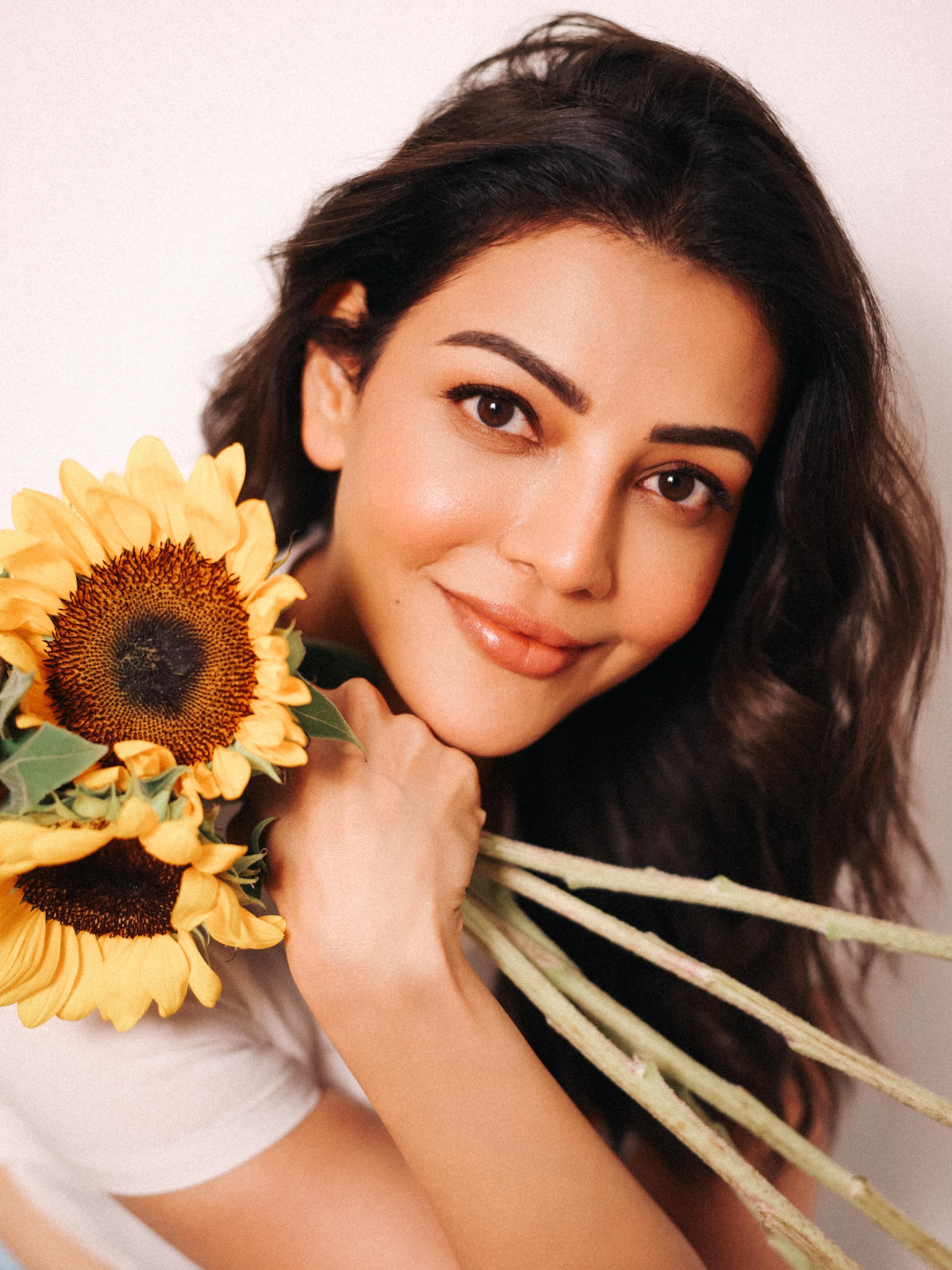 সামার-রেট্রো লুকে অপরূপ কাজল
