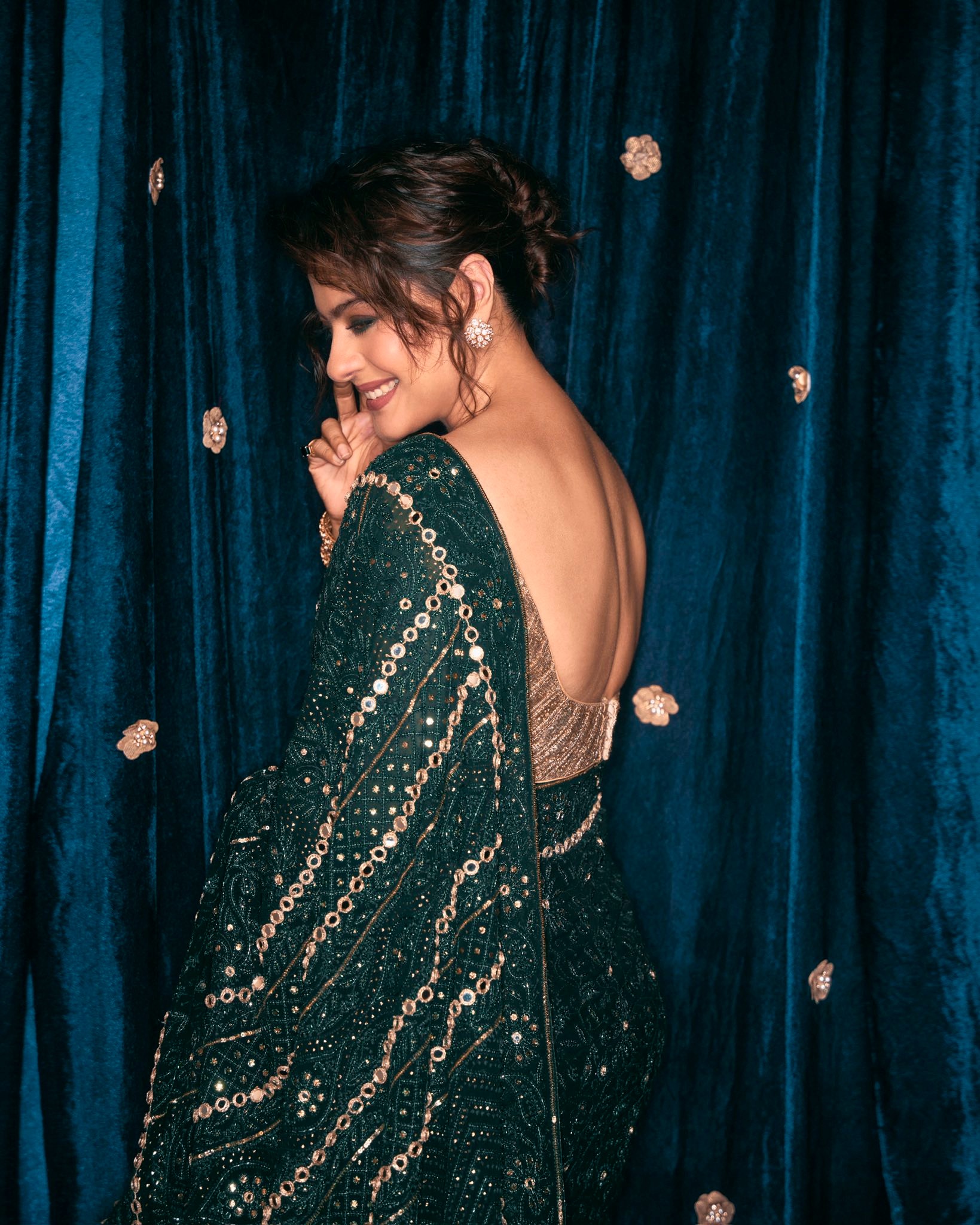 সবুজের মায়ায় কাজলের অভিজাত ফ্যাশন লুক