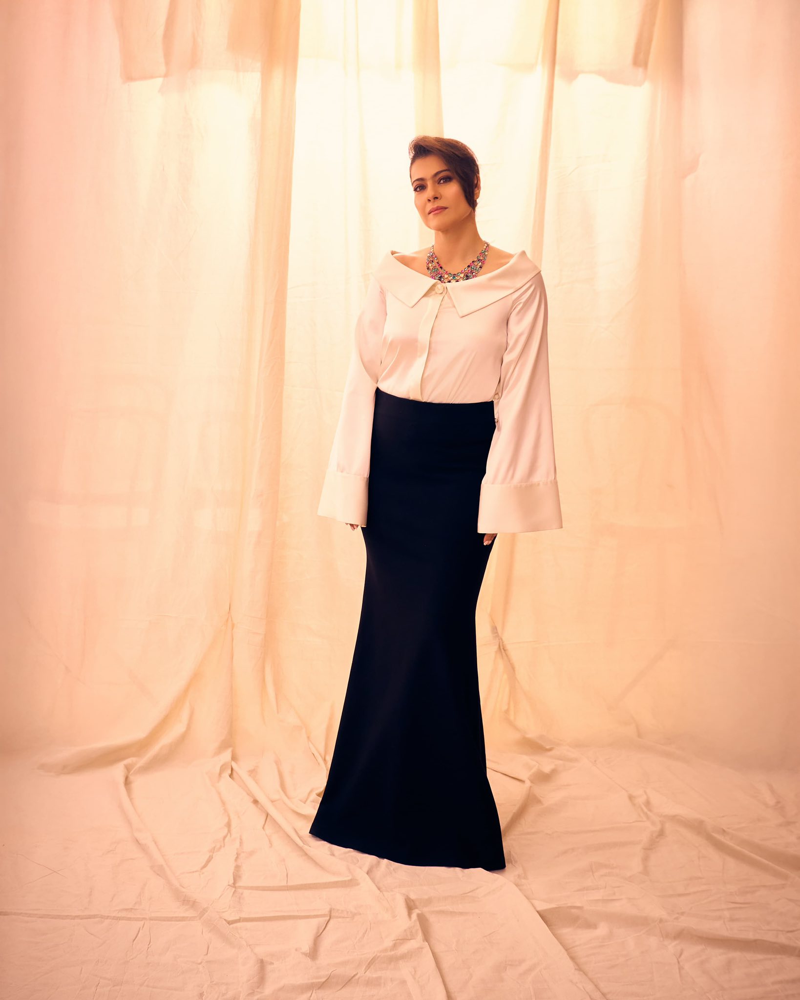 মিনিমাল সাজে অপরূপ বলিউড অভিনেত্রী কাজল