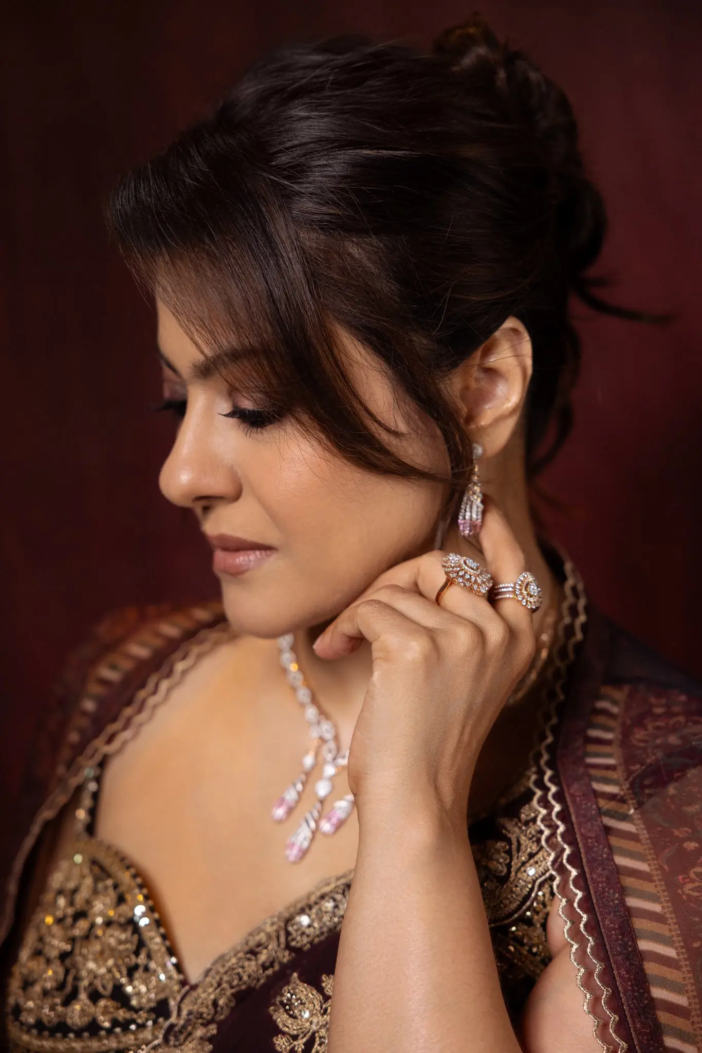 শাড়িতেই নজর কাড়ছেন কাজল