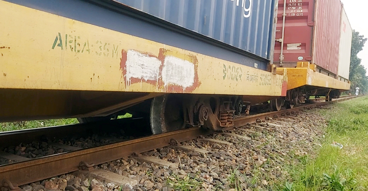 কালীগঞ্জে মালবাহী ট্রেন লাইনচ্যুত