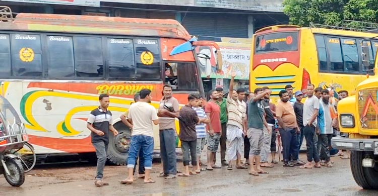 পাঁচদিন ধরে বাস চলাচল বন্ধ, যাত্রী দুর্ভোগ