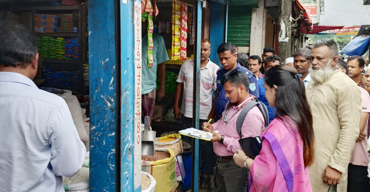 কালীগঞ্জে পাঁচ দোকান মালিকের জরিমানা