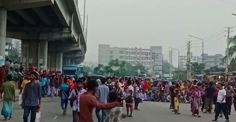 কালশীতে জলাবদ্ধতা নিরসনের দাবিতে সড়ক অবরোধ, যান চলাচল বিঘ্ন