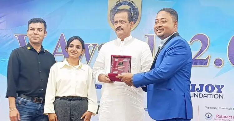 সমাজের বিভিন্ন ক্ষেত্রে অবদান, সম্মাননা দিলো ‘ভি অ্যাওয়ার্ড ২.০’