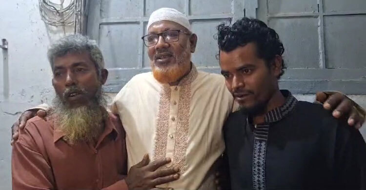 প্রকাশ্যে কান ধরে ওঠবস, ক্ষমা চাইলেন সেই ব্যবসায়ী নেতা