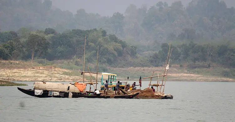 মধ্যরাত থেকে শুরু হচ্ছে কাপ্তাই হ্রদে মাছ শিকার