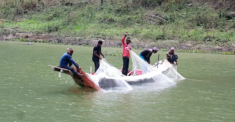 মধ্যরাত থেকে শুরু হচ্ছে কাপ্তাই হ্রদে মাছ শিকার