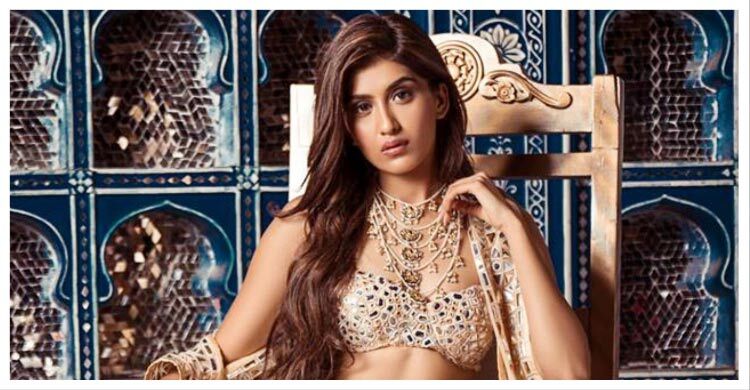 কপিল শর্মার নায়িকা হয়ে বলিউডে এলেন নিম্রত কৌর