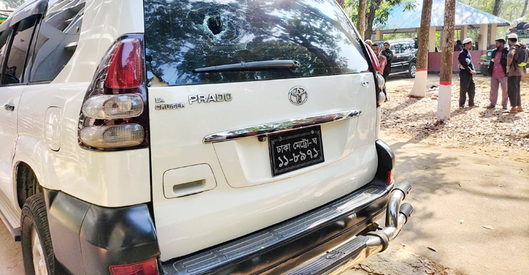 দীঘিনালায় অতিরিক্ত জেলা প্রশাসকের গাড়িতে হামলা