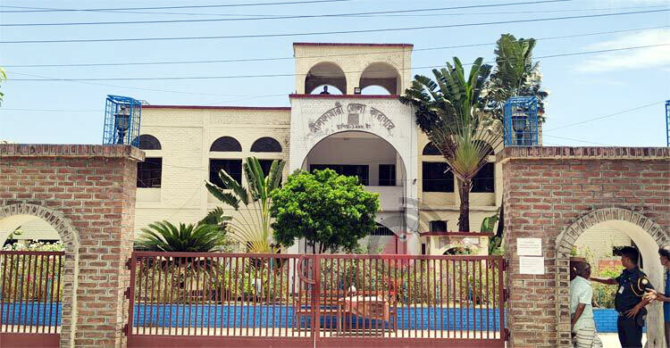 গাঁজাসহ আটক কারারক্ষী