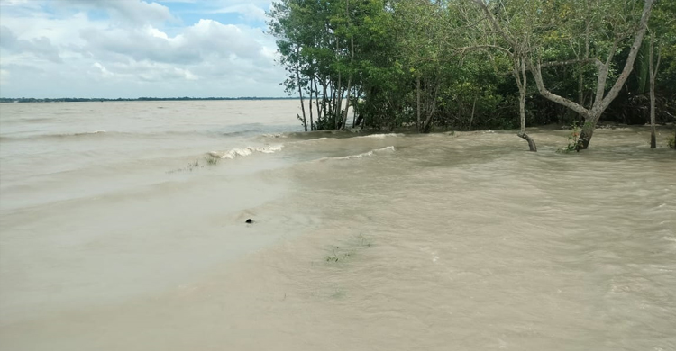জোয়ারে তলিয়ে গেছে সুন্দরবনের করমজল পর্যটনকেন্দ্র