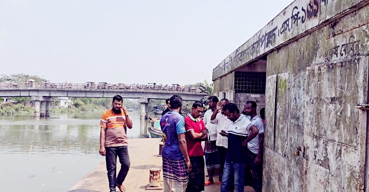 বরগুনায় তিনদিনেও উদ্ধার হয়নি সিমেন্টবোঝাই কার্গো