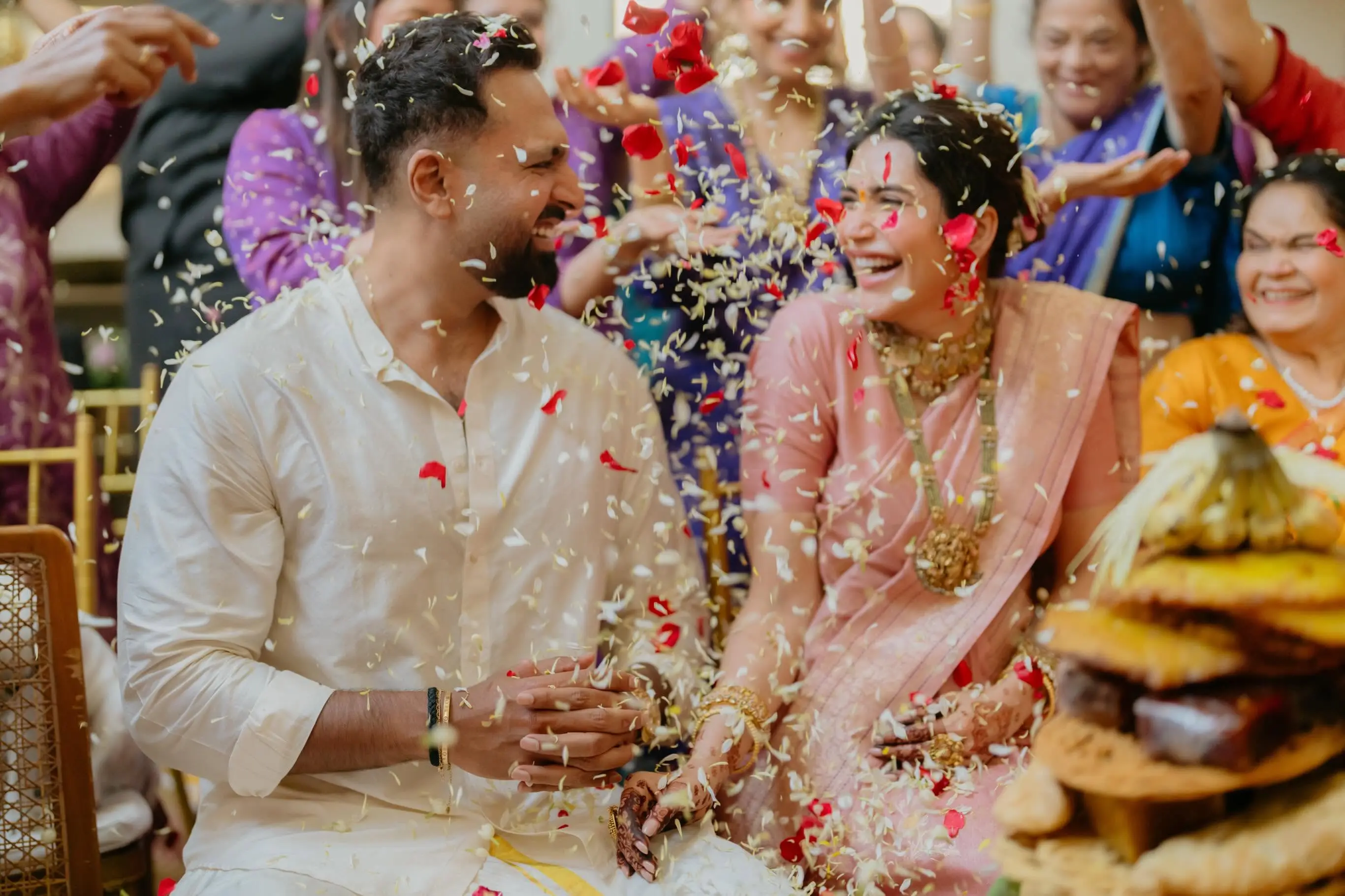 ৪২ বছর বয়সে মা হতে চলেছেন কারিশমা