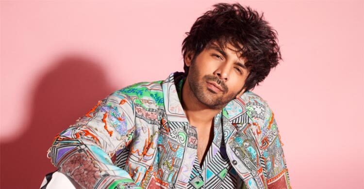 কার্তিক আরিয়ানের বাড়িতে বিয়ের আনন্দ