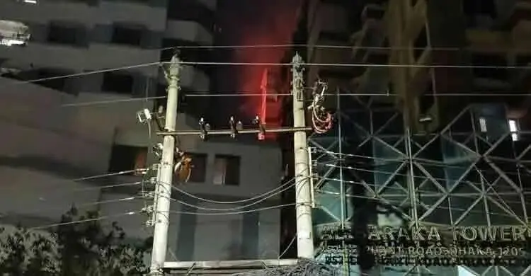 ঢাকার কাঁটাবনে আবাসিক ভবনে আগুনে প্রাণ গেলো দুই যুবকের