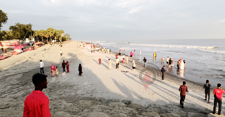 মহা বিপৎসংকেত বহাল, স্বরূপে ফিরছে কুয়াকাটা