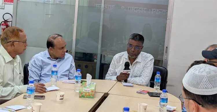 কাজু ফল থেকে তৈরি হচ্ছে জুস, এর সব অংশই কাজে লাগানো সম্ভব