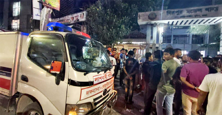 কেয়ার মরদেহ নিয়ে থানার সামনে স্বজনরা, করবেন বিক্ষোভ