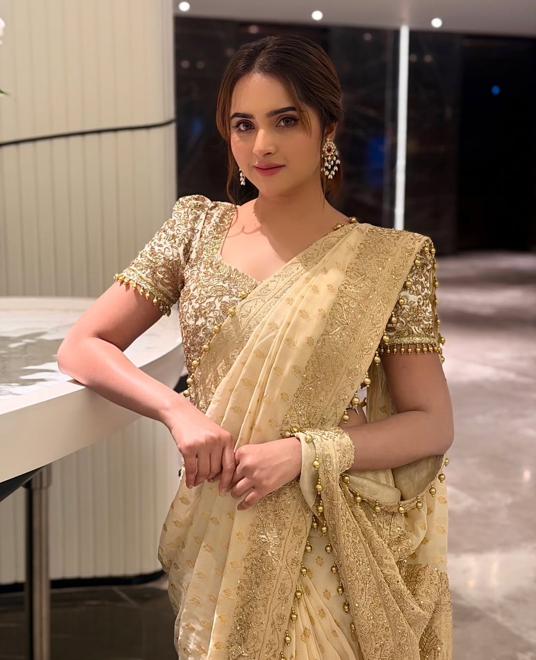 ঐতিহ্য আর গ্ল্যামারে কেয়া পায়েলের জাদু