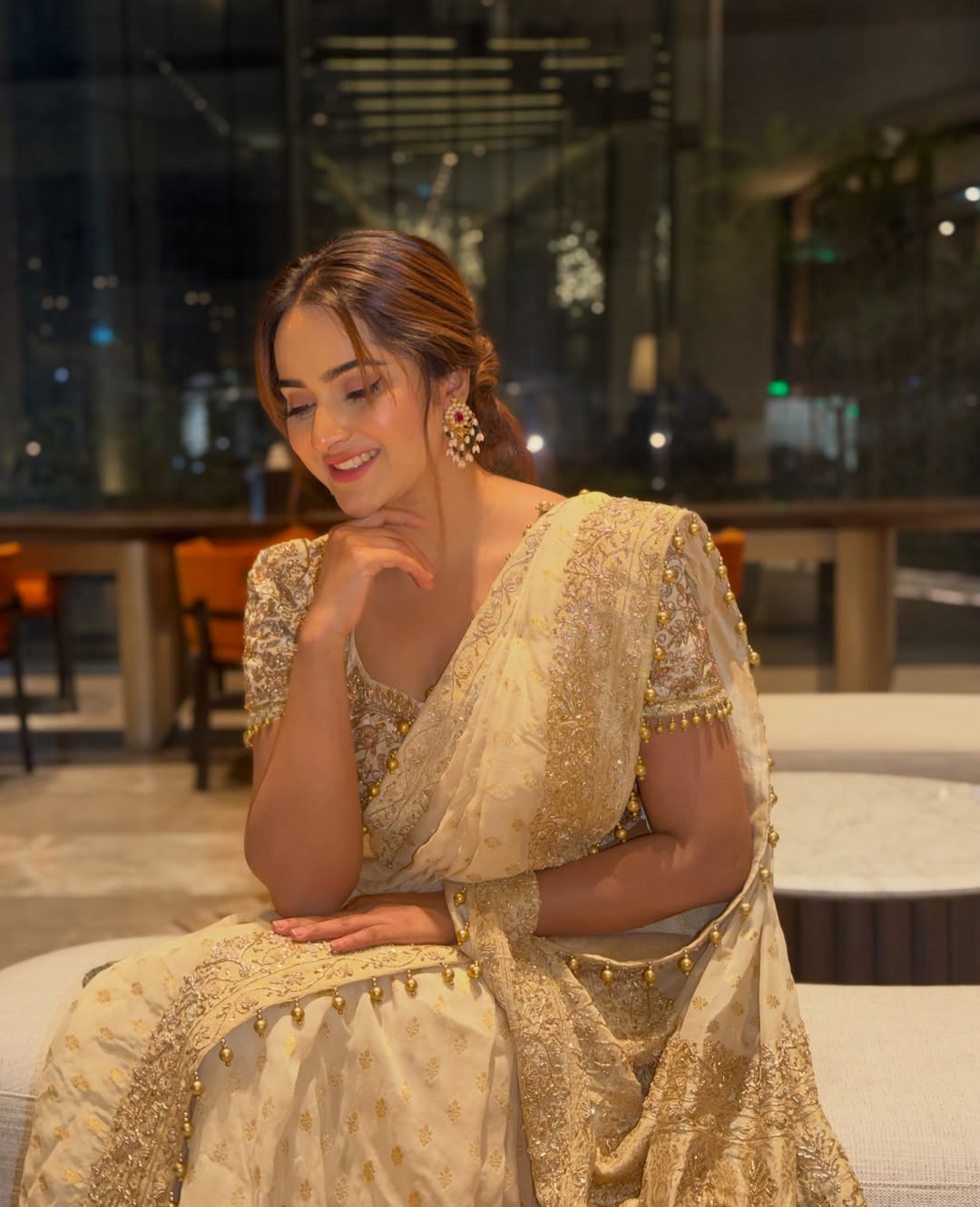 ঐতিহ্য আর গ্ল্যামারে কেয়া পায়েলের জাদু