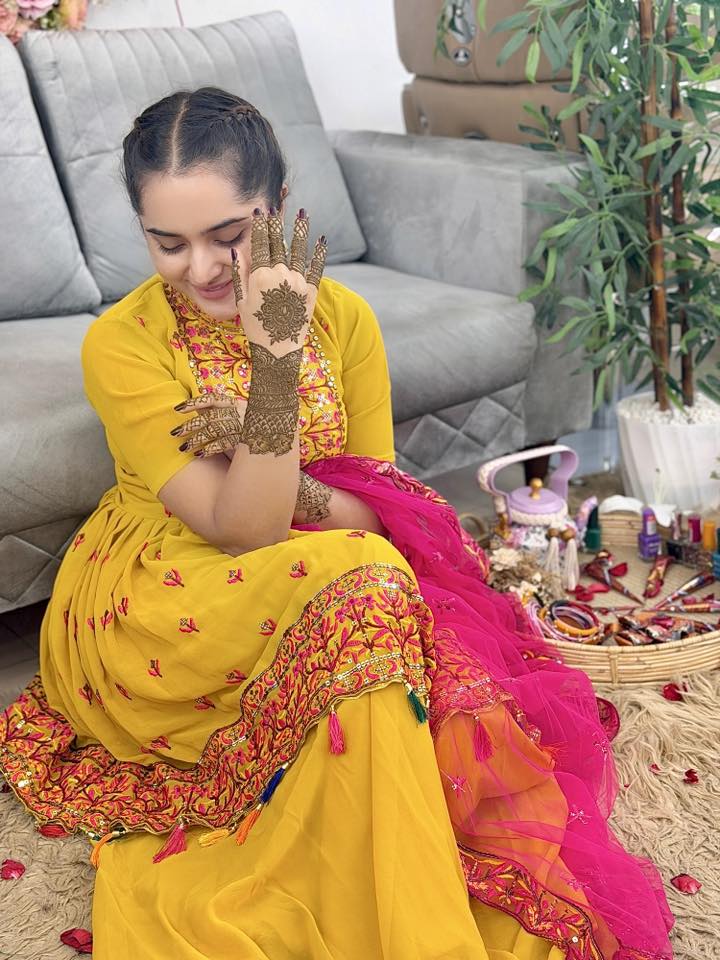 যেমন ছিল তারকাদের ঈদ লুক