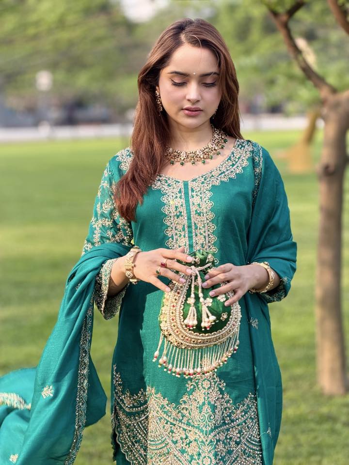 এথনিক সৌন্দর্যে কেয়া পায়েলের নজরকাড়া লুক