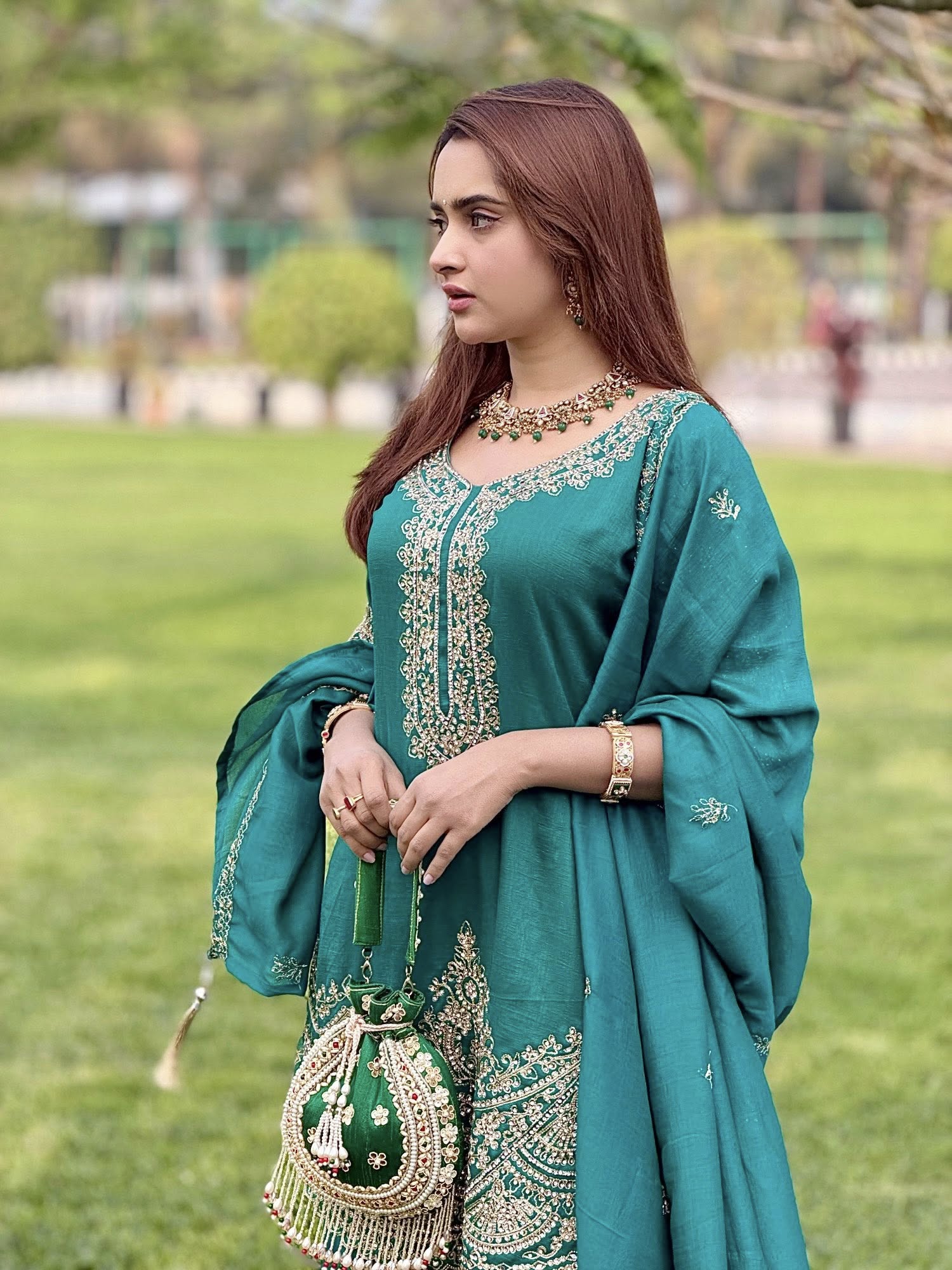 এথনিক সৌন্দর্যে কেয়া পায়েলের নজরকাড়া লুক