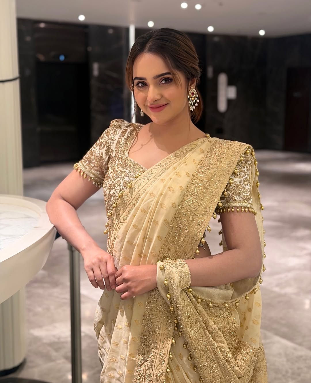 ঐতিহ্য আর গ্ল্যামারে কেয়া পায়েলের জাদু