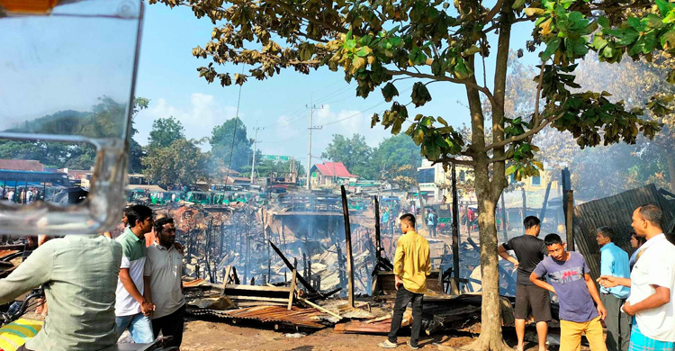 খাগড়াছড়িতে আগুনে পুড়লো ৬০ দোকান