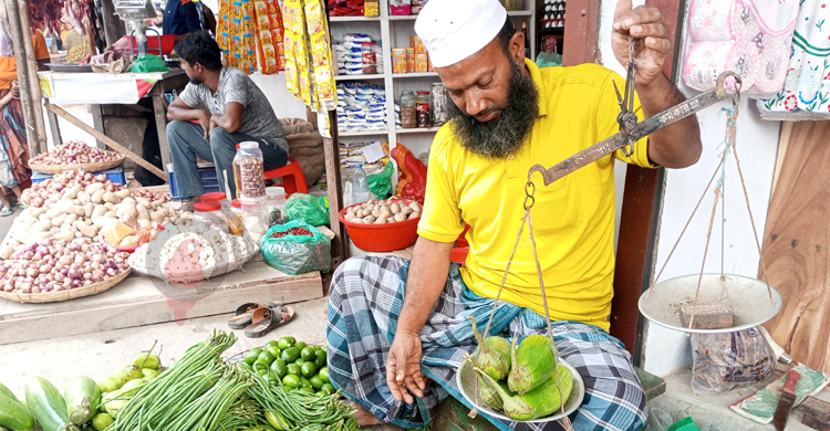 খুলনায় নাগালের বাইরে লেবু-শসা