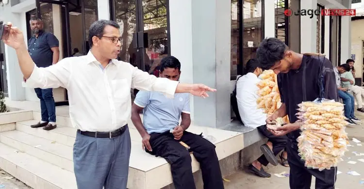 প্রশ্ন করেই থামাচ্ছেন ধূমপান, মাঠে আছেন খাদেমুল