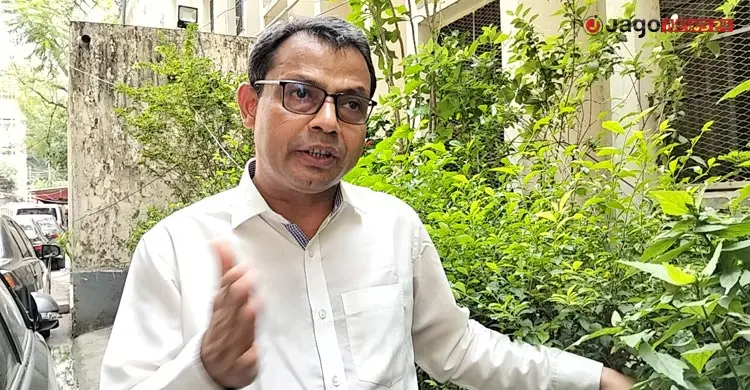 প্রশ্ন করেই থামাচ্ছেন ধূমপান, মাঠে আছেন খাদেমুল