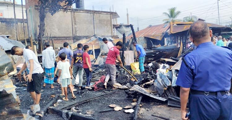 বাজারে পুড়লো ২৩ দোকান, ফায়ার সার্ভিসের ধারণা আগুনের সূত্র বজ্রপাত