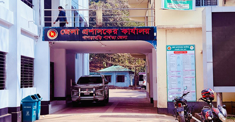 জামায়াতের নেতাদের সঙ্গে বৈঠক, সহকারী প্রিজাইডিং কর্মকর্তা প্রত্যাহার