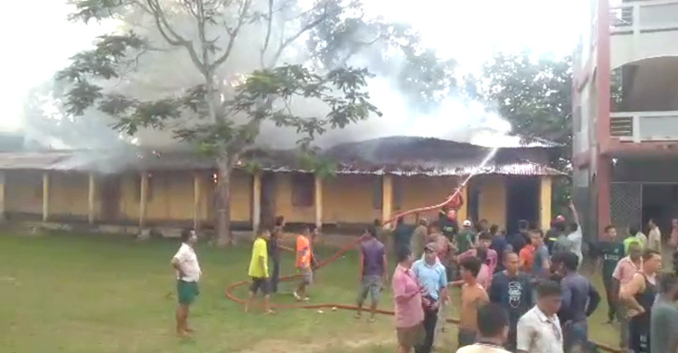 খাগড়াছড়িতে বিদ্যালয়ে আগুন, পুড়ে ছাই ১১ কক্ষ