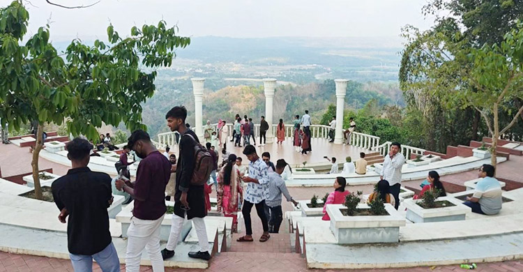 পর্যটকে মুখর খাগড়াছড়ির পাহাড়