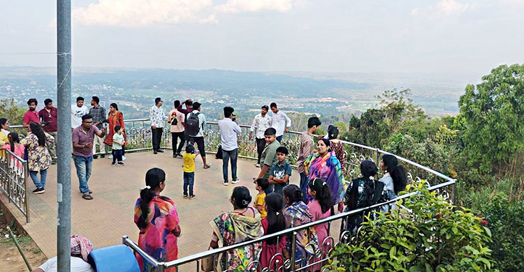 পর্যটকে মুখর খাগড়াছড়ির পাহাড়
