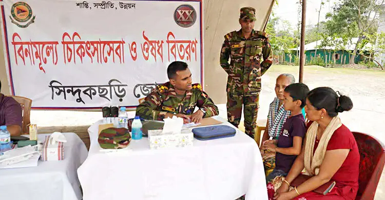 দুর্গম পাহাড়ে সেনাবাহিনীর মেডিকেল ক্যাম্প-চক্ষু শিবির