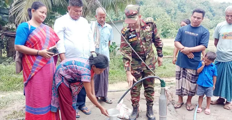 খাগড়াছড়ি সেনাবাহিনীর উদ্যোগে সুপেয় পানি পেলো ১০৫ পরিবার
