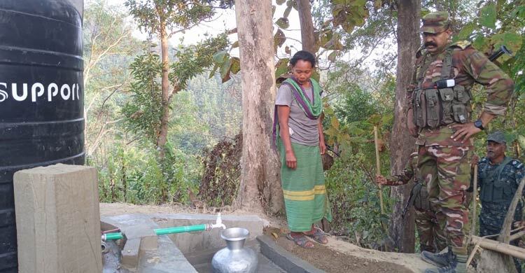 দুর্গম পাহাড়ের ৪ গ্রামে সুপেয় পানির ব্যবস্থা করলো সেনাবাহিনী