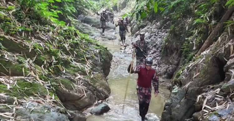 ঈদের আনন্দ বিসর্জন দিয়ে সীমান্তে অতন্দ্র প্রহরী বিজিবি
