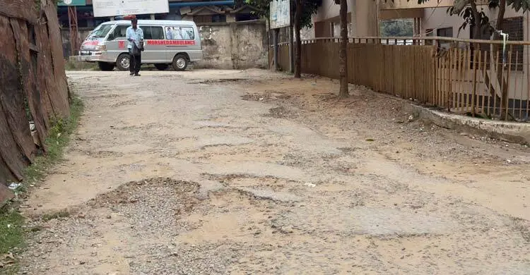 হাসপাতালের প্রবেশপথই এখন রোগীদের বাড়তি যন্ত্রণার কারণ