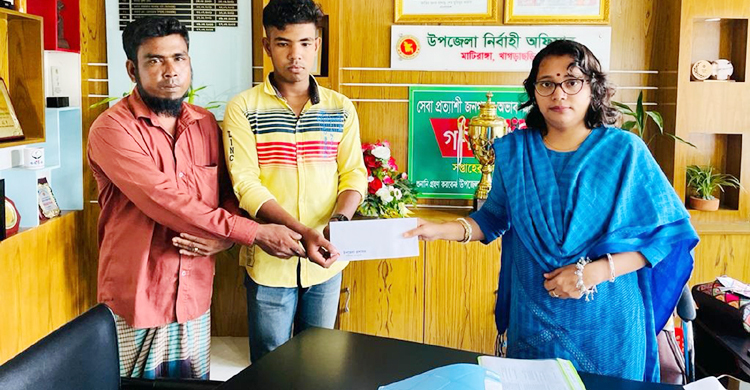 ইলিয়াছের পলিটেকনিক ভর্তির স্বপ্ন পূরণ করলেন ইউএনও