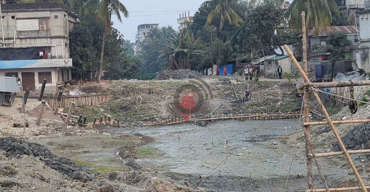 দেড় বছরেও শুরু হয়নি স্লুইস গেটের কাজ, ভোগান্তি চরমে