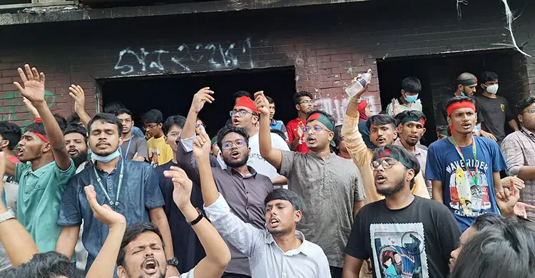 ‘মৃত্যুর ভয় ছিল না, গণভবনে ঢুকে শেখ হাসিনার কক্ষেই যেতে চেয়েছিলাম’
