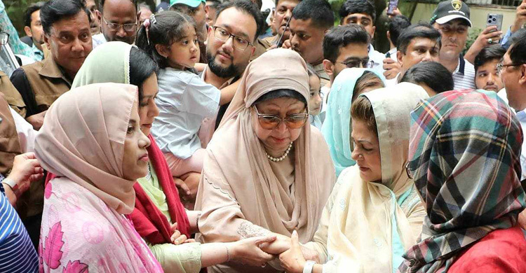 বিশ্রামে খালেদা জিয়া, স্লোগান দিতে বারণ ফখরুলের