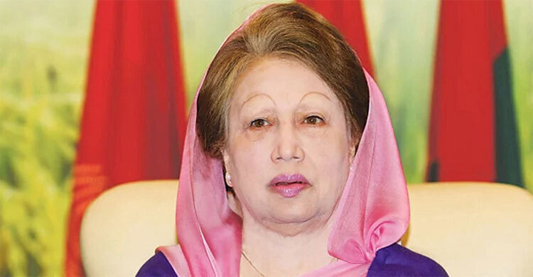 Khaleda Zia gives fingerprints for US visa